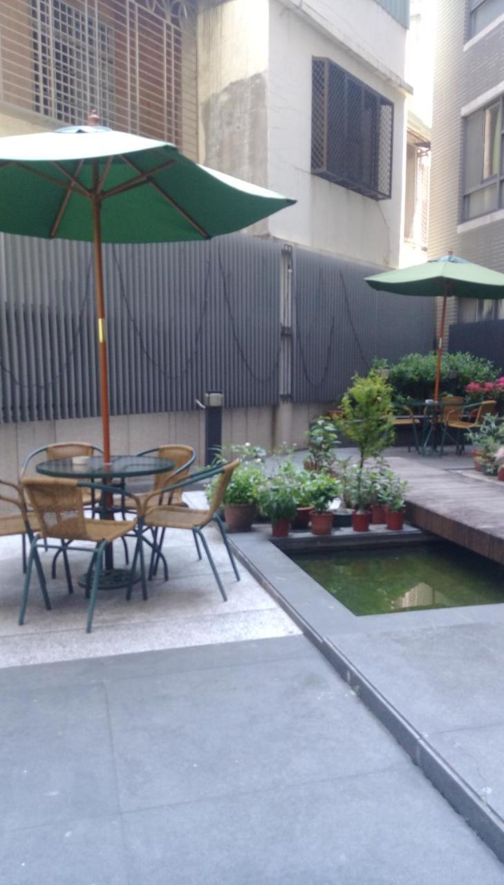 Fengjia Qing Su Homestay Тайджун Екстериор снимка