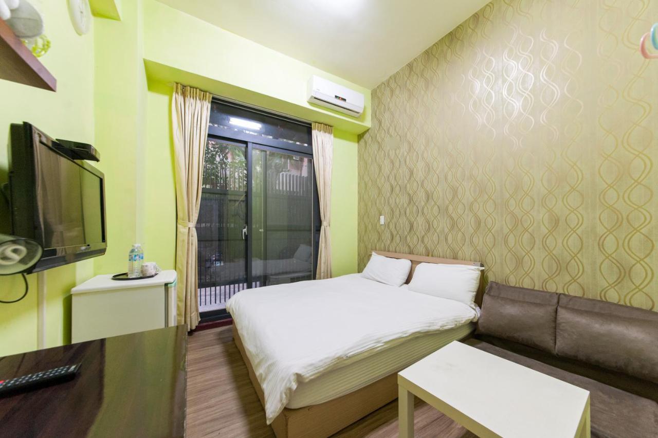 Fengjia Qing Su Homestay Тайджун Екстериор снимка
