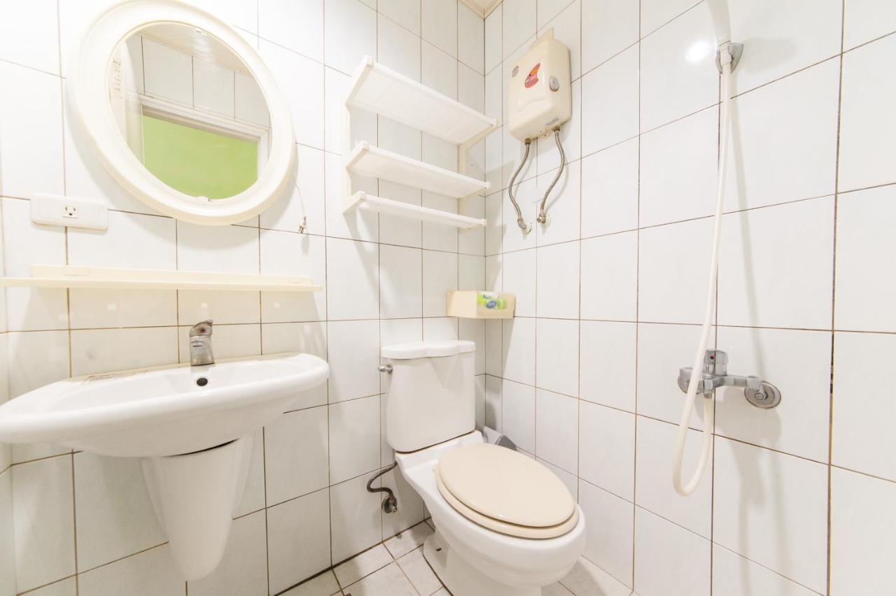 Fengjia Qing Su Homestay Тайджун Екстериор снимка
